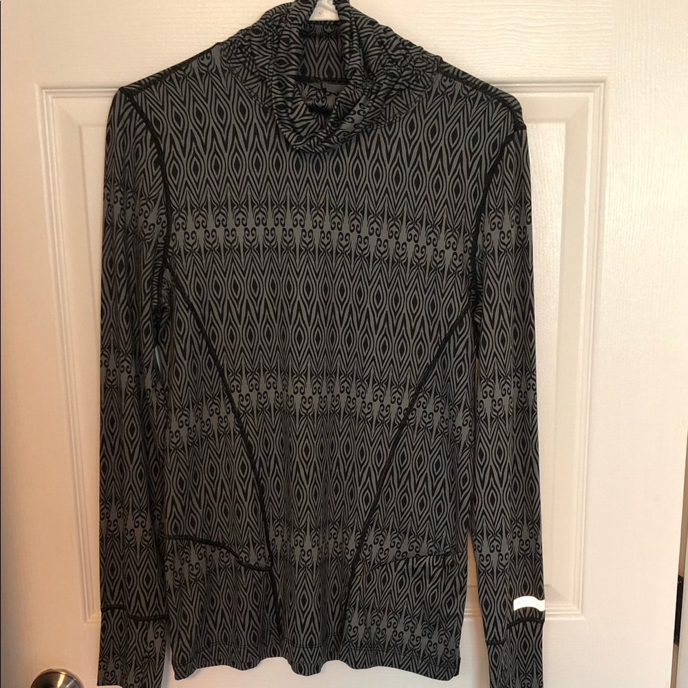 Terramar Black and Gray Patterned Long Sleeve Top